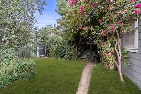 Exterior - 1014 Yale Ave, Modesto, CA 95350 photo 5 of 8