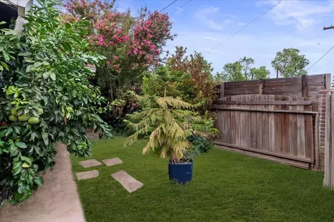 Exterior - 1014 Yale Ave, Modesto, CA 95350 photo 7 of 8