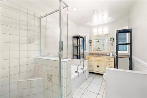 Bath - 1014 Yale Ave, Modesto, CA 95350 photo 1 of 1