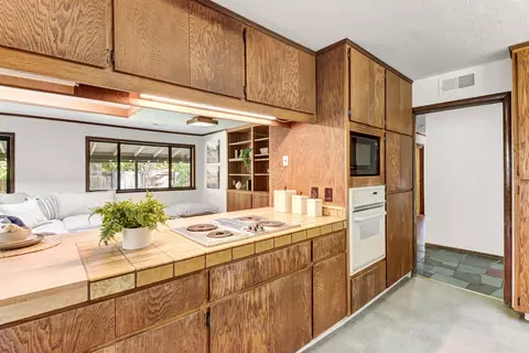 Kitchen - 1302 Oak Ave, Davis, CA 95616 photo 4 of 7