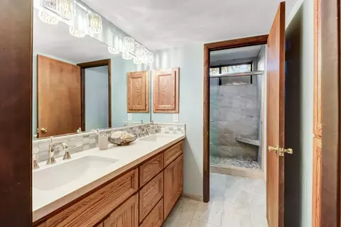 Bath - 1302 Oak Ave, Davis, CA 95616 photo 4 of 5