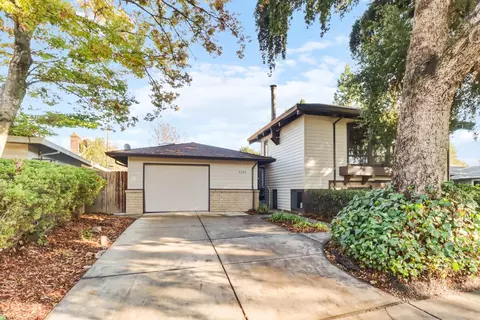 Exterior - 1302 Oak Ave, Davis, CA 95616 photo 4 of 13