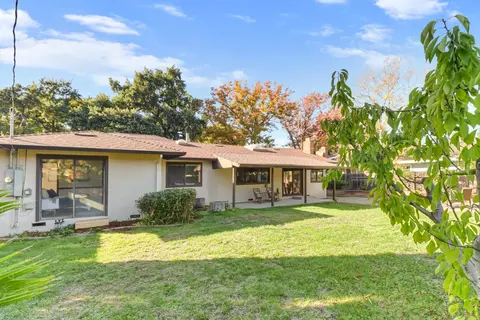 Exterior - 1302 Oak Ave, Davis, CA 95616 photo 11 of 13