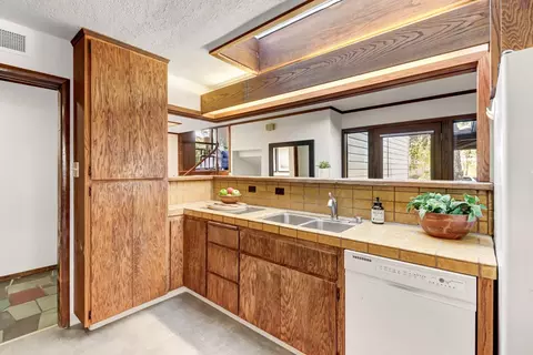 Kitchen - 1302 Oak Ave, Davis, CA 95616 photo 3 of 7