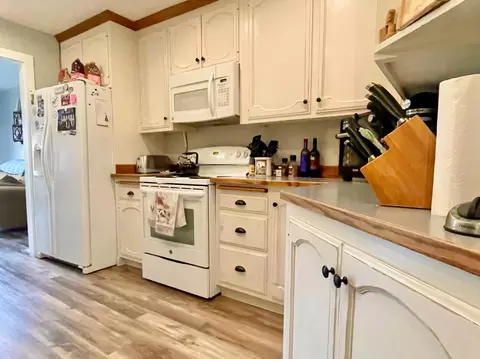Kitchen - 515 Clinton Rd, Jackson, CA 95642 photo 1 of 1