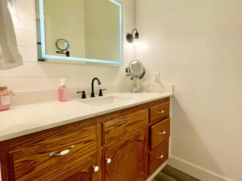 Bath - 515 Clinton Rd, Jackson, CA 95642 photo 3 of 4