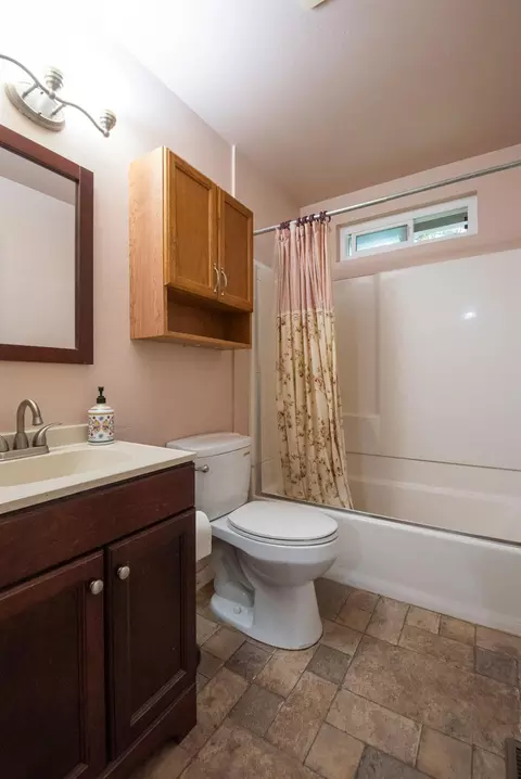 Bath - 404 Trask Ln, Modesto, CA 95354 photo 1 of 4