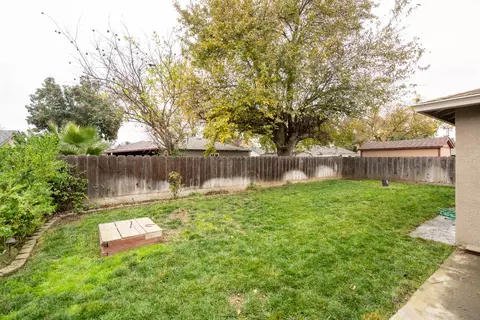 Exterior - 404 Trask Ln, Modesto, CA 95354 photo 5 of 6