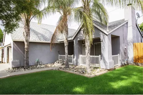 1528 Citrus Dr, Modesto, CA 95350 photo 2