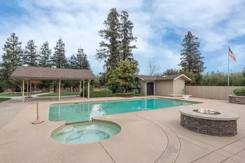 Exterior - 22022 S 99 Frontage Rd, Ripon, CA 95366 photo 1 of 9