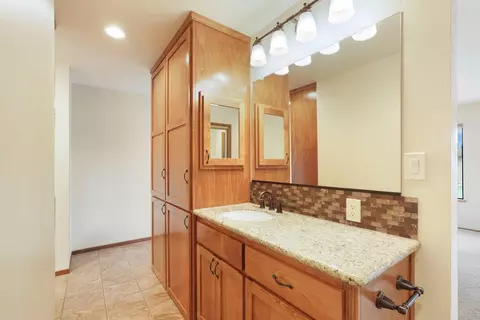 Bath - 22022 S 99 Frontage Rd, Ripon, CA 95366 photo 1 of 3