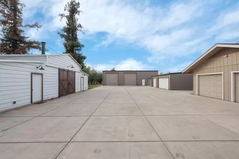 Exterior - 22022 S 99 Frontage Rd, Ripon, CA 95366 photo 8 of 9
