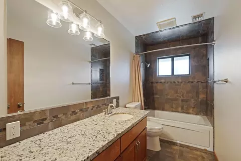 Bath - 22022 S 99 Frontage Rd, Ripon, CA 95366 photo 3 of 3