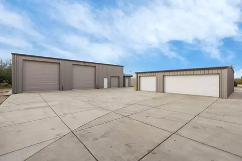 Exterior - 22022 S 99 Frontage Rd, Ripon, CA 95366 photo 7 of 9