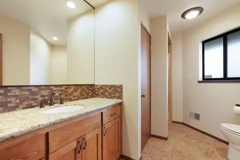 Bath - 22022 S 99 Frontage Rd, Ripon, CA 95366 photo 2 of 3