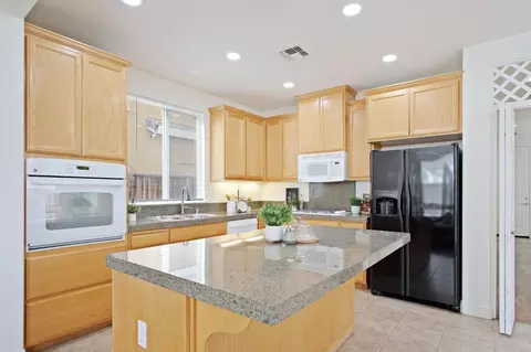 Kitchen - 1114 Balzo St, Manteca, CA 95337 photo 1 of 3