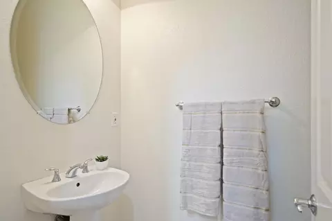 Bath - 1114 Balzo St, Manteca, CA 95337 photo 4 of 5