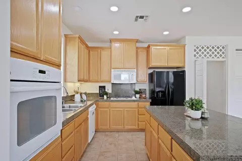 Kitchen - 1114 Balzo St, Manteca, CA 95337 photo 2 of 3