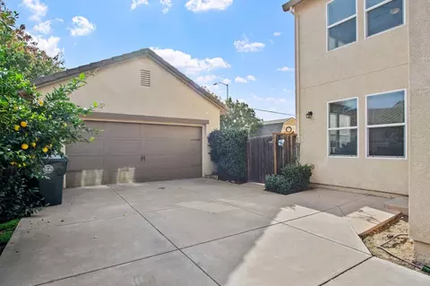 Exterior - 1114 Balzo St, Manteca, CA 95337 photo 6 of 8