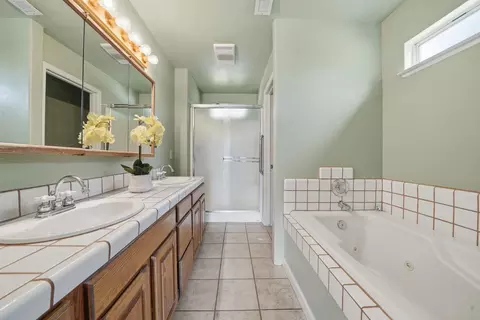 Bath - 10370 Spunn Rd, Jackson, CA 95642 photo 4 of 6