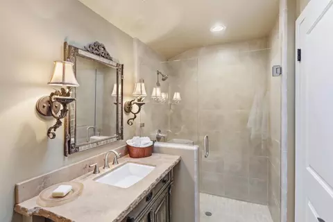 Bath - 1892 Claremont Rd, Carmichael, CA 95608 photo 5 of 6
