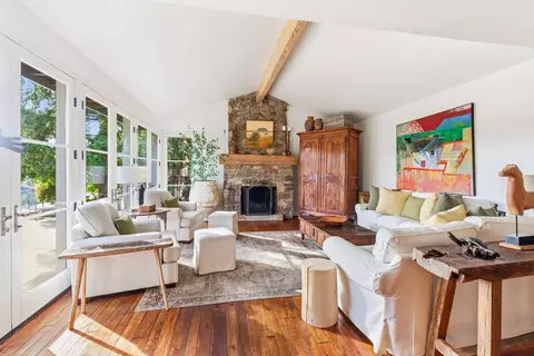 Living - 1892 Claremont Rd, Carmichael, CA 95608 photo 2 of 7