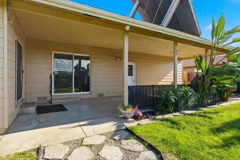 Exterior - 2801 Warwick Ln, Modesto, CA 95350 photo 8 of 11