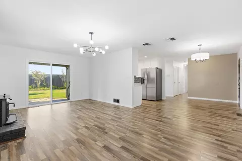 Living - 2801 Warwick Ln, Modesto, CA 95350 photo 1 of 6