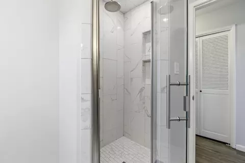 Bath - 2801 Warwick Ln, Modesto, CA 95350 photo 3 of 3