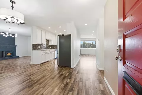 Entry Way - 2801 Warwick Ln, Modesto, CA 95350 photo 1 of 3