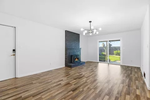 Living - 2801 Warwick Ln, Modesto, CA 95350 photo 2 of 6