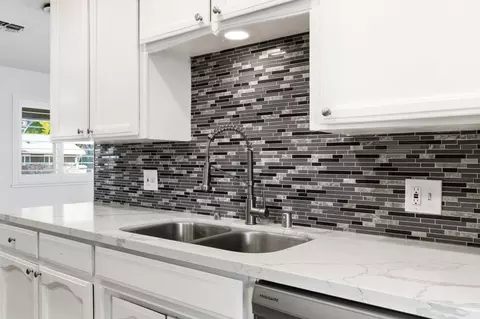 Kitchen - 2801 Warwick Ln, Modesto, CA 95350 photo 3 of 4