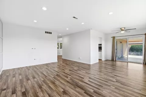 Living - 2801 Warwick Ln, Modesto, CA 95350 photo 4 of 6