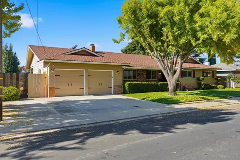 Exterior - 2801 Warwick Ln, Modesto, CA 95350 photo 3 of 11