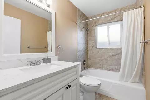 Bath - 2801 Warwick Ln, Modesto, CA 95350 photo 1 of 3