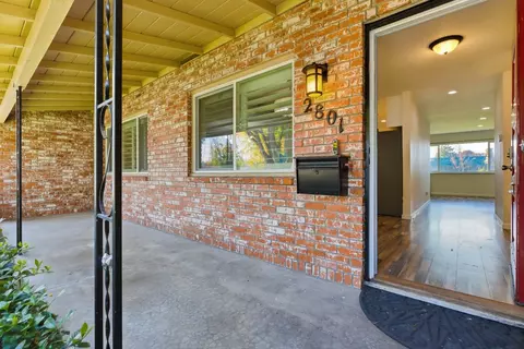 Exterior - 2801 Warwick Ln, Modesto, CA 95350 photo 5 of 11