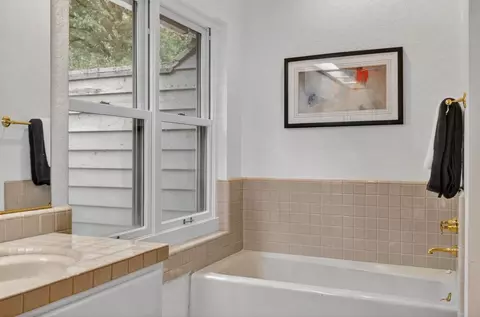 Bath - 1005 Harrington Way, Carmichael, CA 95608 photo 6 of 9