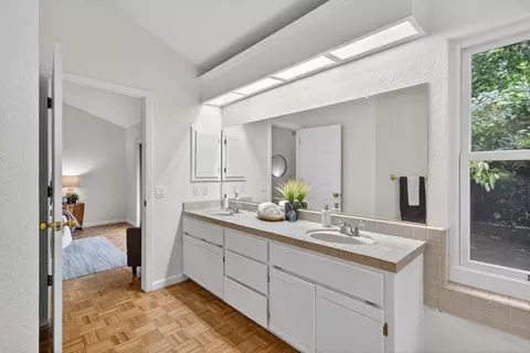 Bath - 1005 Harrington Way, Carmichael, CA 95608 photo 9 of 9
