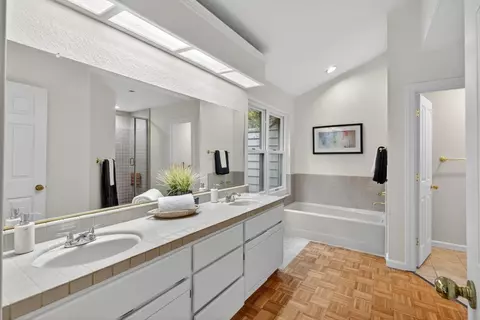 Bath - 1005 Harrington Way, Carmichael, CA 95608 photo 5 of 9
