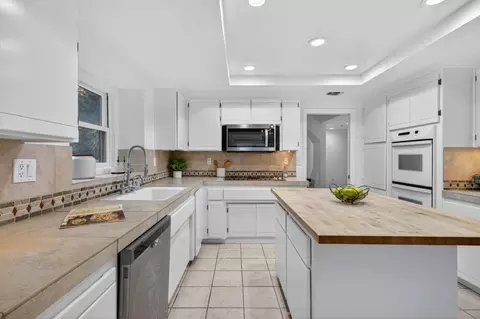 Kitchen - 1005 Harrington Way, Carmichael, CA 95608 photo 5 of 9