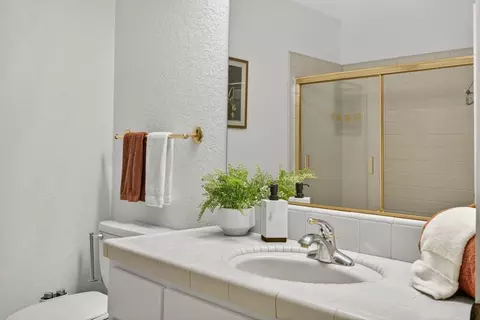 Bath - 1005 Harrington Way, Carmichael, CA 95608 photo 3 of 9