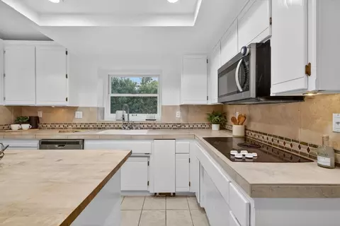 Kitchen - 1005 Harrington Way, Carmichael, CA 95608 photo 3 of 9