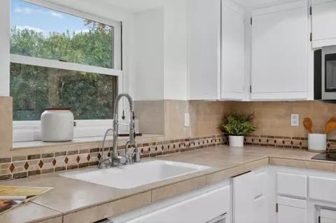 Kitchen - 1005 Harrington Way, Carmichael, CA 95608 photo 6 of 9