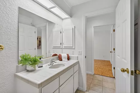 Bath - 1005 Harrington Way, Carmichael, CA 95608 photo 2 of 9