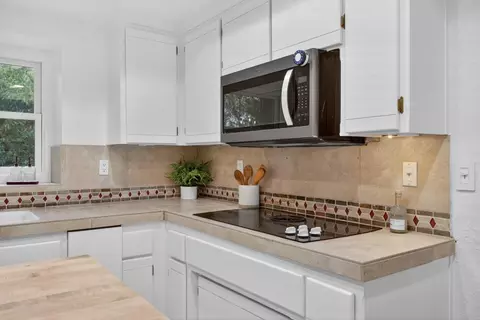 Kitchen - 1005 Harrington Way, Carmichael, CA 95608 photo 4 of 9