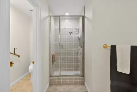 Bath - 1005 Harrington Way, Carmichael, CA 95608 photo 7 of 9