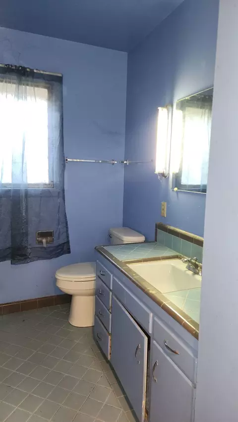 Bath - 499 Leven St, Grimes, CA 95950 photo 7 of 8