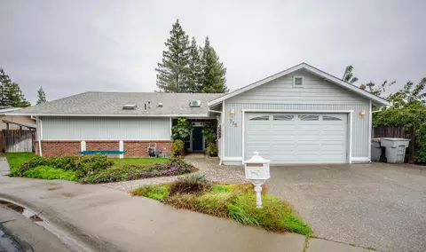 715 Dartmouth Pl, Woodland, CA 95695