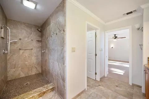 Bath - 2060 Onion Flat Ct, Cool, CA 95614 photo 2 of 4