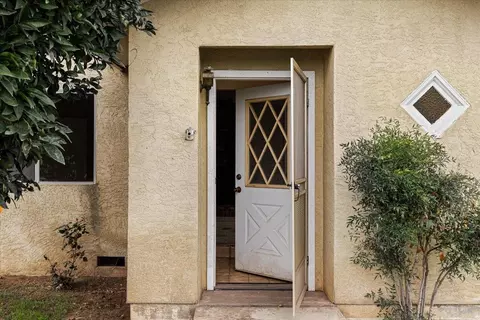 Entry Way - 2679 Lobo Ave, Merced, CA 95348 photo 1 of 9